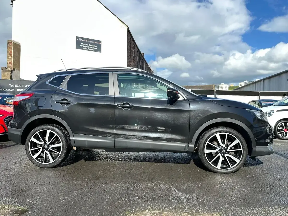 Used Nissan Qashqai Tekna 110 HP (80 kW) 2014 Black SUV
