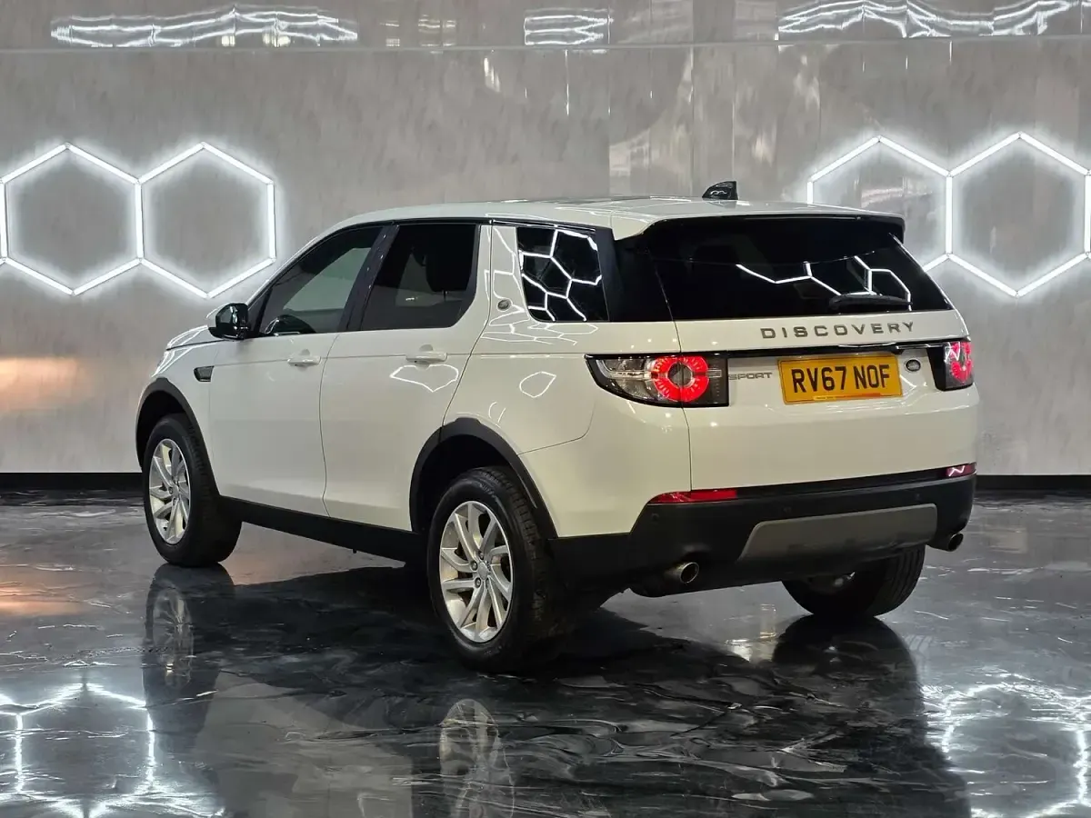 Used Land Rover Discovery Sport SE 180 HP (132 kW) 2017 White SUV
