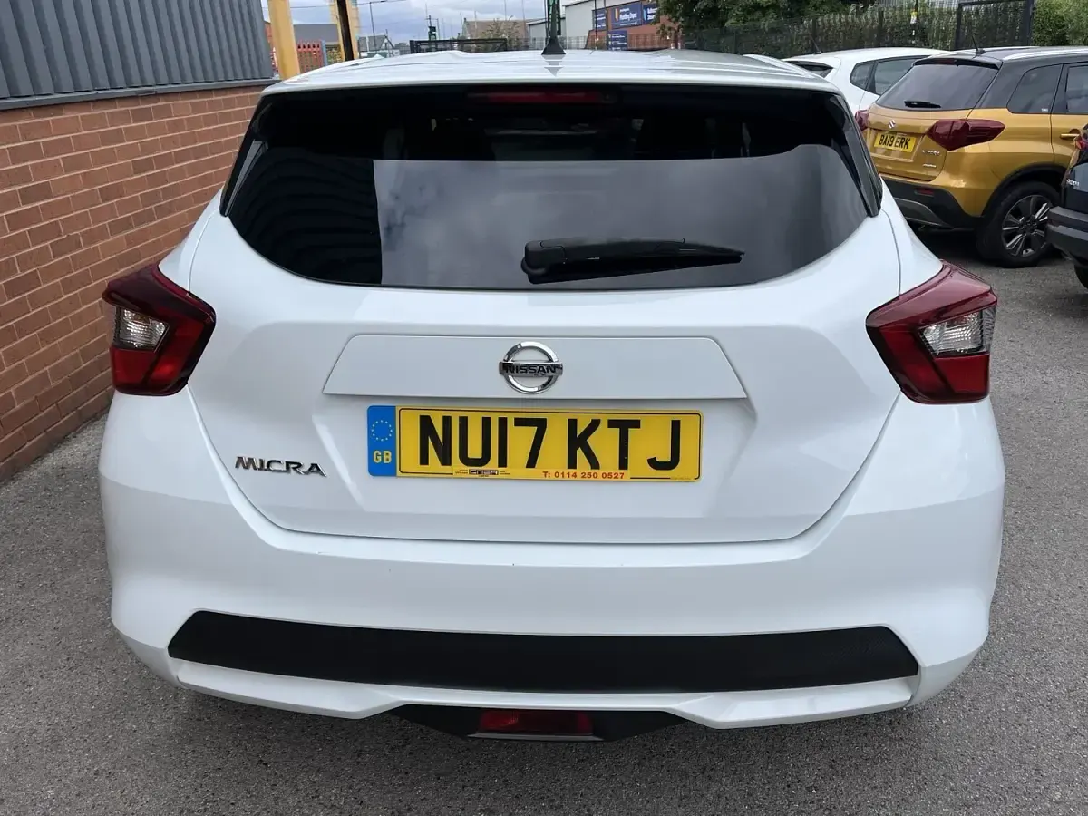 Used Nissan Micra N-Connecta 90 HP (66 kW) 2017 White Hatchback