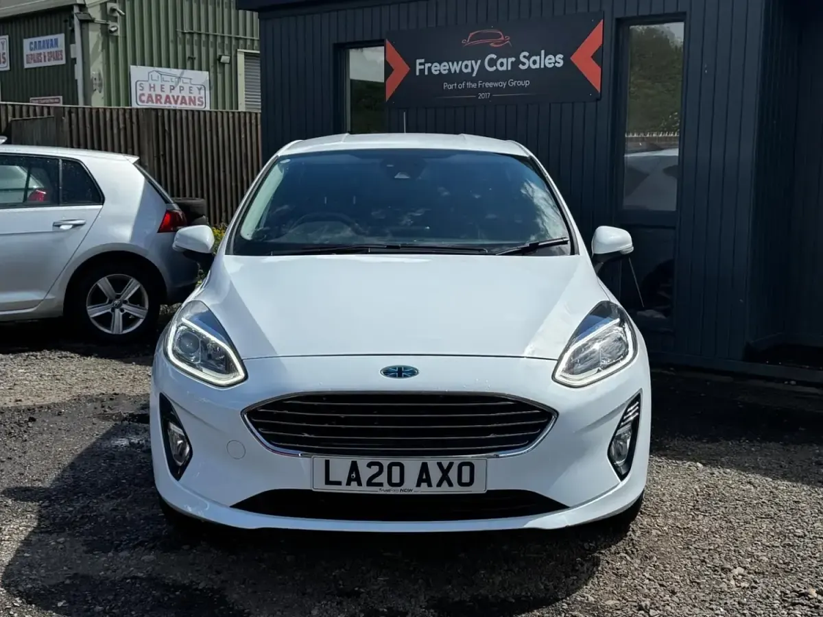 Usado Ford Fiesta Titanium 95 HP (69 kW) 2020 Branco Citadino