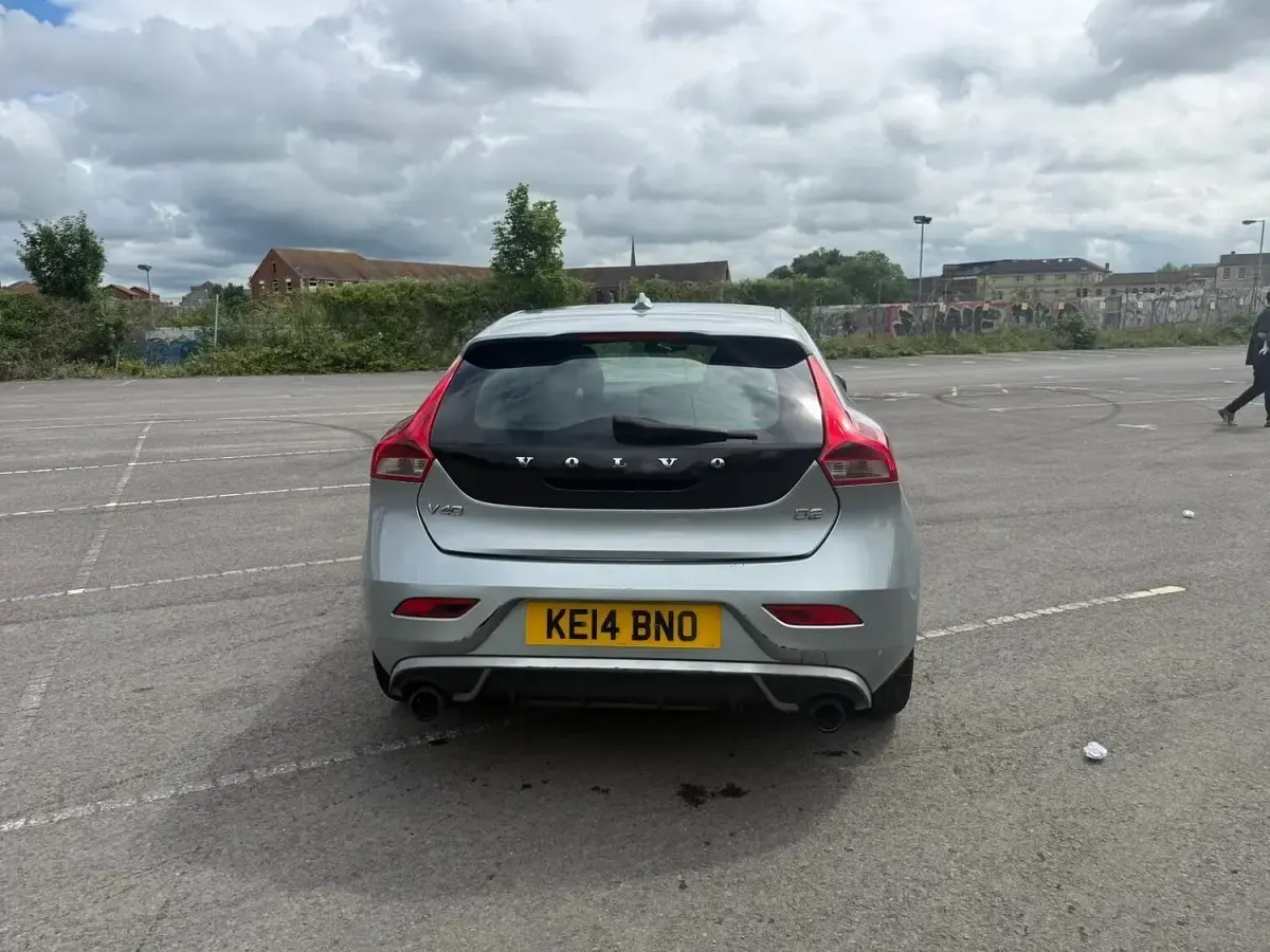 Used Volvo V40 R-Design 115 HP (84 kW) 2014 Silver Hatchback