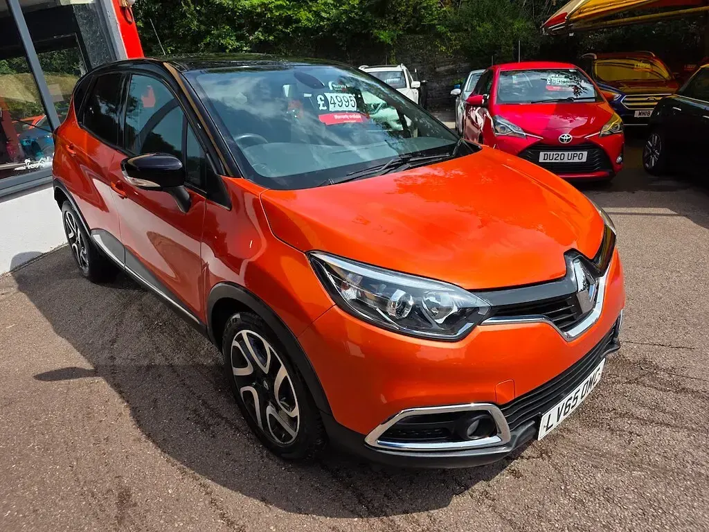 Used Renault Captur Dynamique 110 HP (80 kW) 2015 Orange/black SUV
