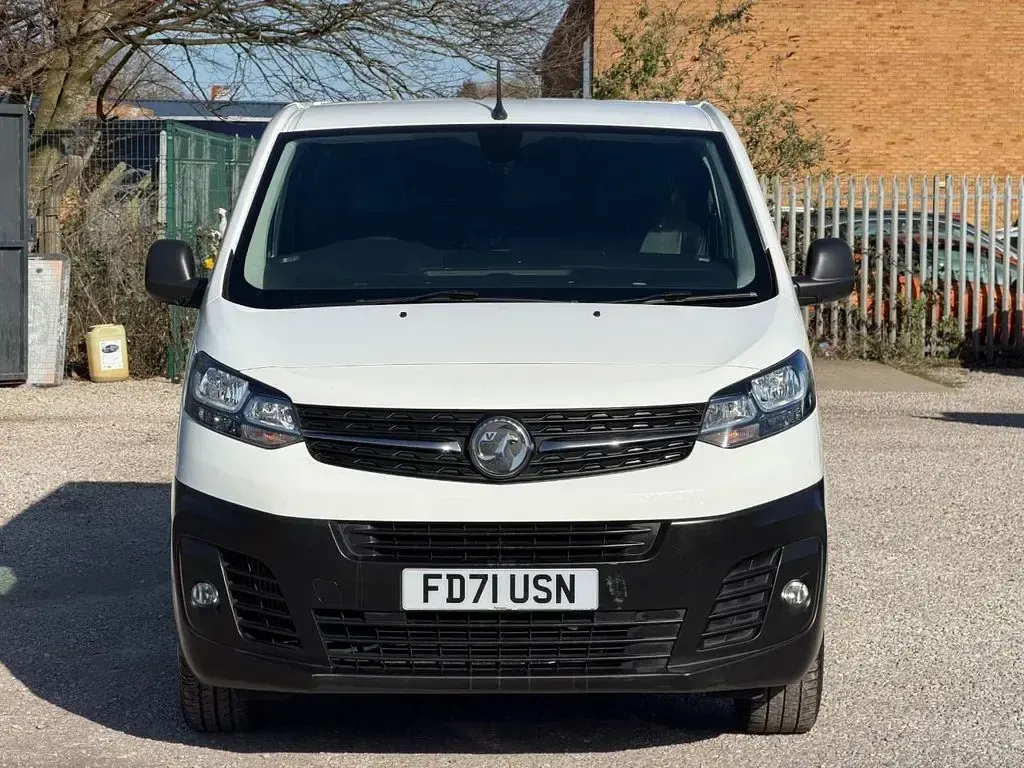 Used Vauxhall Vivaro S 150 HP (110 kW) 2022 White MPV
