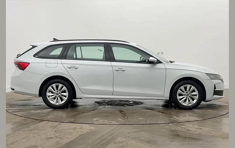 Used Skoda Octavia SE Technology 113 HP (83 kW) 2025 White Estate