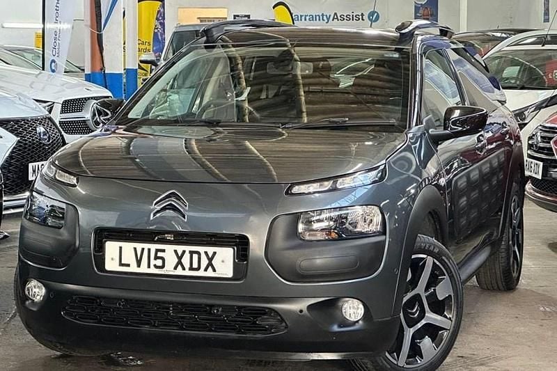 Usado Citroën C4 Cactus Flair 82 HP (60 kW) 2015 Cinzento Citadino
