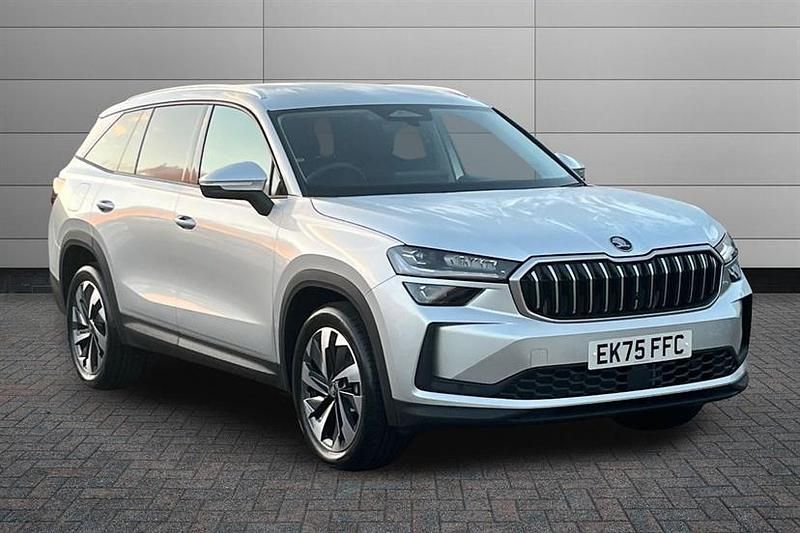 Smokey silver New 2025 Skoda Kodiaq SE L SUV | £39,990 (Good price) - Image 1/4