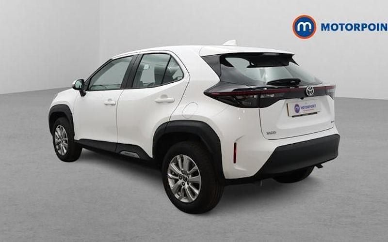 Used Toyota Yaris Hybrid 116 HP (85 kW) 2024 White Estate