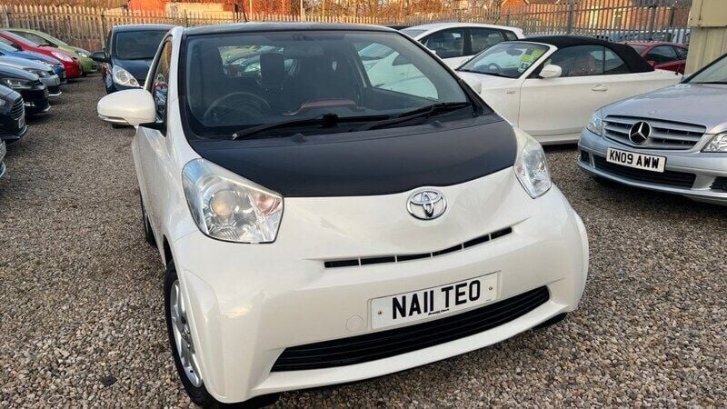 White Used 2011 Toyota iQ Hatchback | £4,700 (Fair price) - Image 1/4