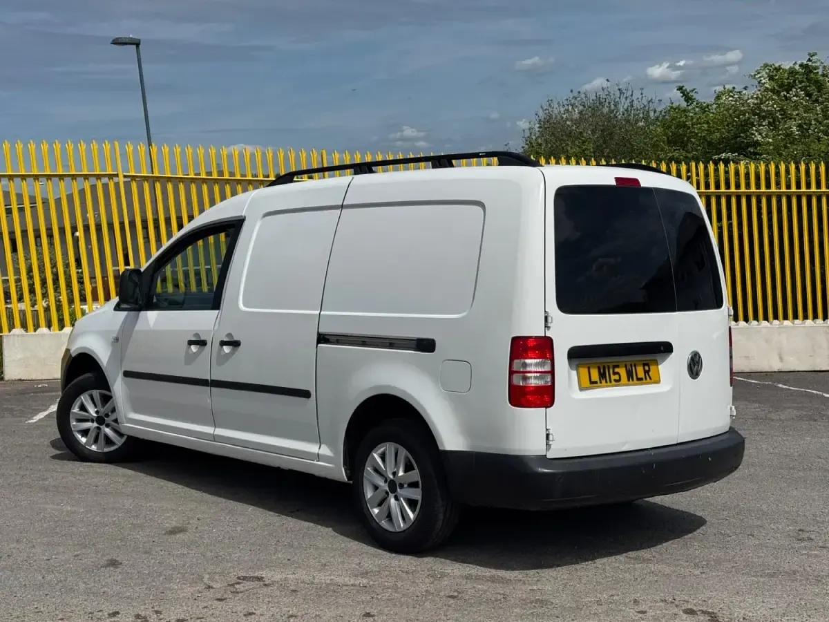 Usado VW Caddy Startline 102 CV (75 kW) 2015 Blanco Monovolumen