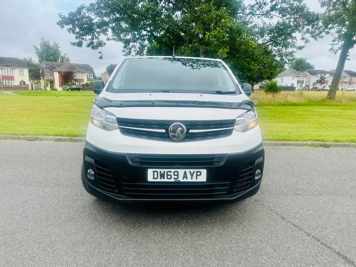 Used Vauxhall Vivaro 100 HP (73 kW) 2020 White MPV