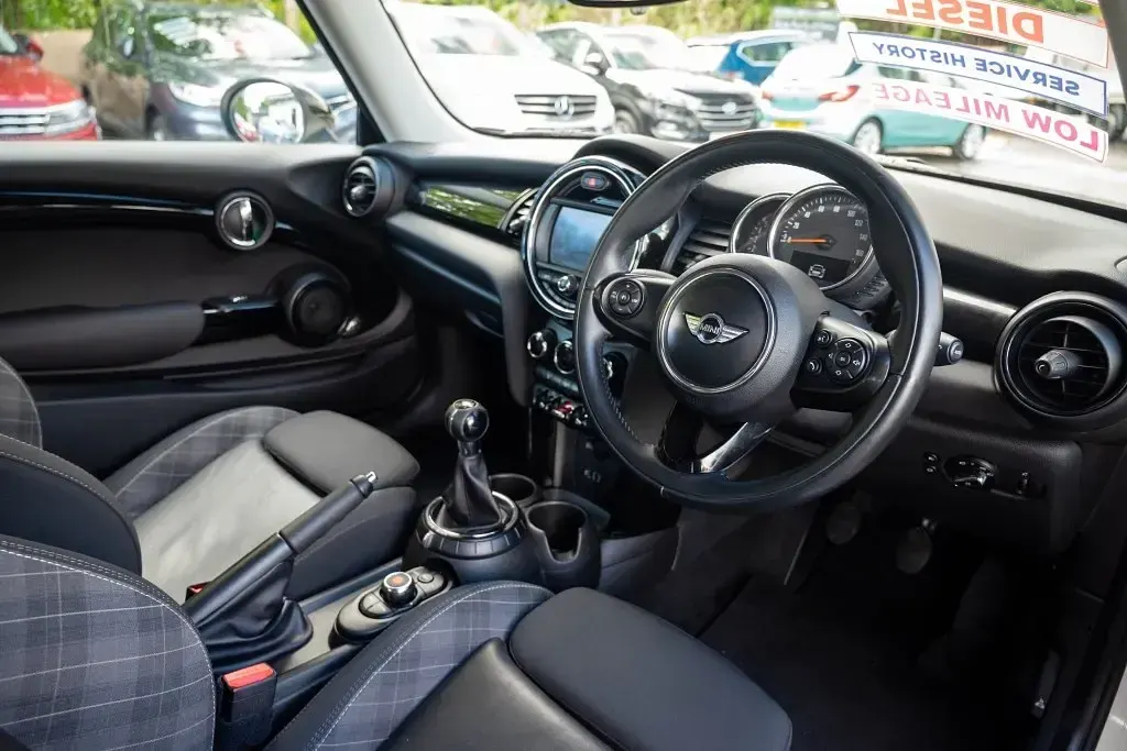Usado Mini Cooper D Hatch 2017 Branco Citadino