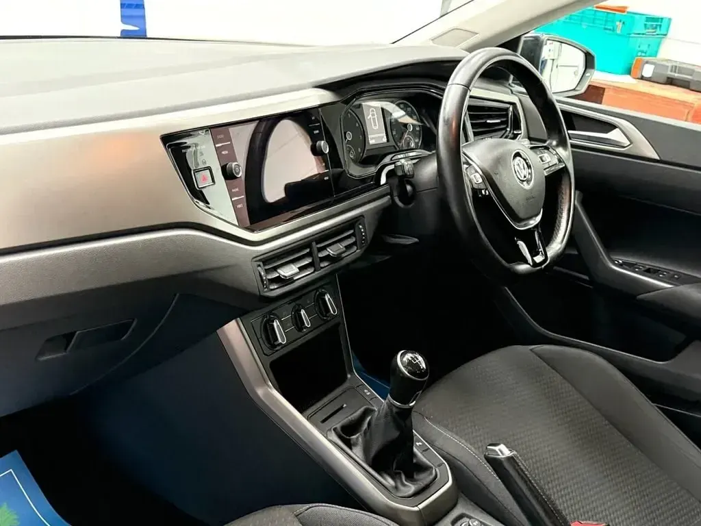 Begagnad VW Polo SE 65 HK (47 kW) 2019 Svart Halvkombi