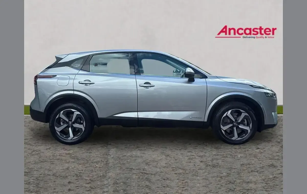 Used Nissan Qashqai Acenta Premium 190 HP (139 kW) 2023 Silver SUV