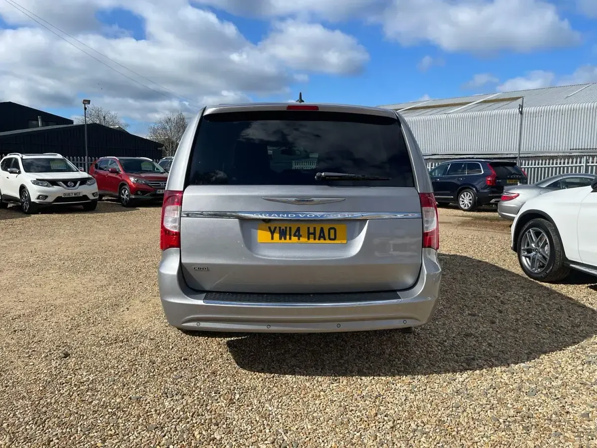 Usado Chrysler Grand Voyager Limited 178 HP (130 kW) 2014 Cinzento Monovolume