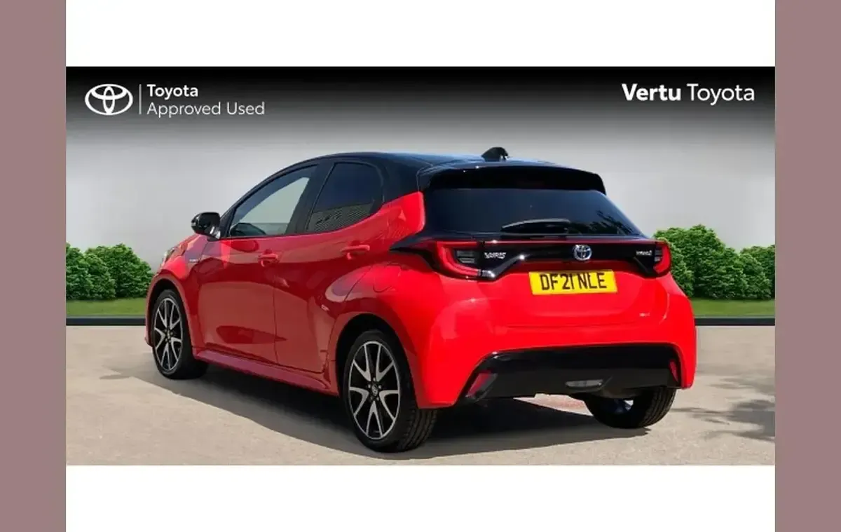 Used Toyota Yaris Edition 113 HP (83 kW) 2021 Orange Hatchback