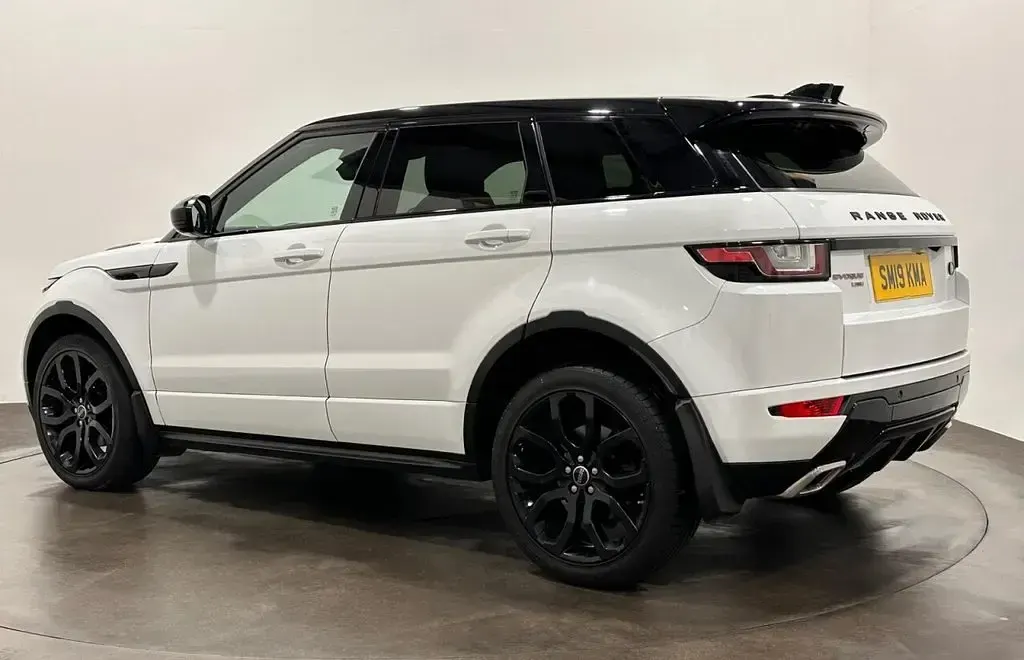Used Land Rover Range Rover evoque HSE Dynamic 180 HP (132 kW) 2019 White SUV