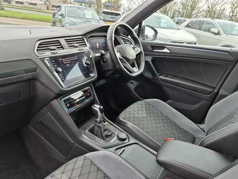 Używany VW Tiguan R-line 150 KM (110 kW) 2022 Szary SUV