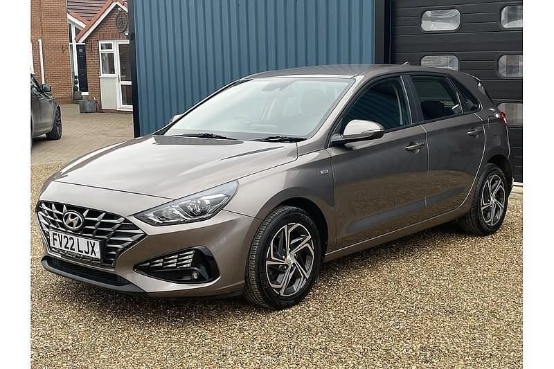 Used Hyundai i30 SE 120 HP (88 kW) 2022 Bronze Hatchback