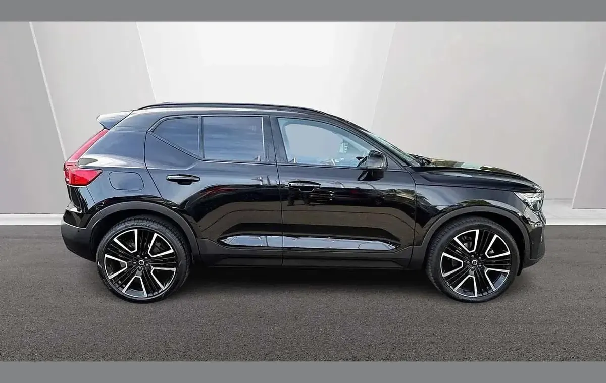 Used Volvo XC40 Ultra 161 HP (118 kW) 2025 Black SUV