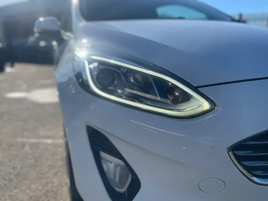 Used Ford Fiesta Titanium 125 HP (91 kW) 2017 White Hatchback