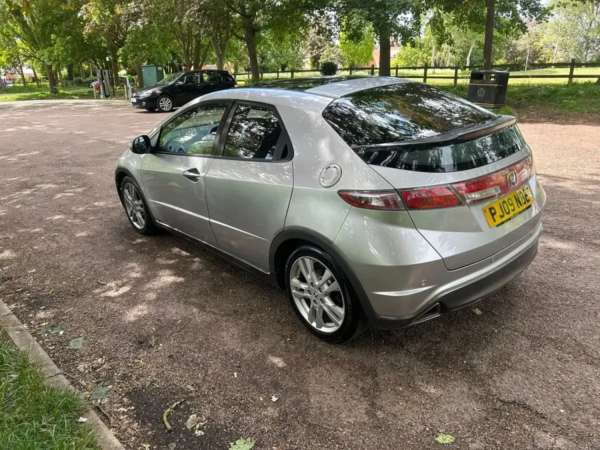Used Honda Civic ES 140 HP (102 kW) 2009 Silver Hatchback