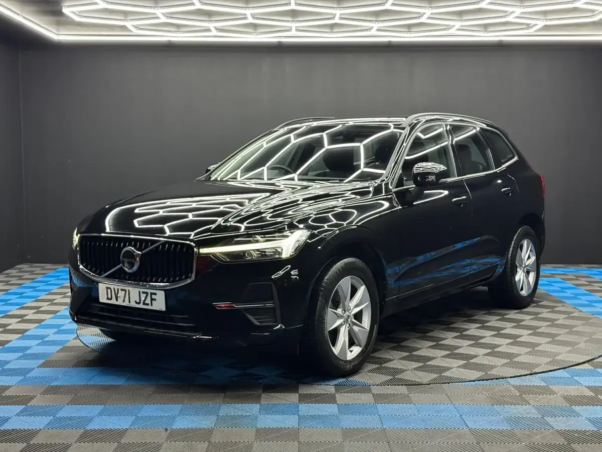 Used Volvo XC60 Momentum 2021 Black SUV