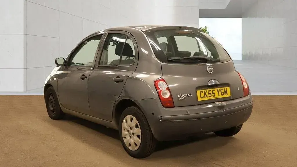 Usado Nissan Micra S 80 HP (58 kW) 2006 Cinzento Citadino