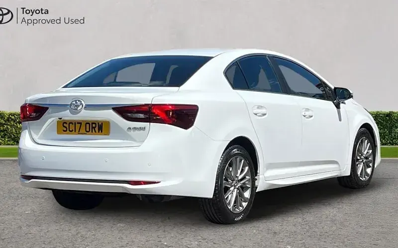 Used Toyota Avensis Business Edition 147 HP (108 kW) 2017 White Sedan