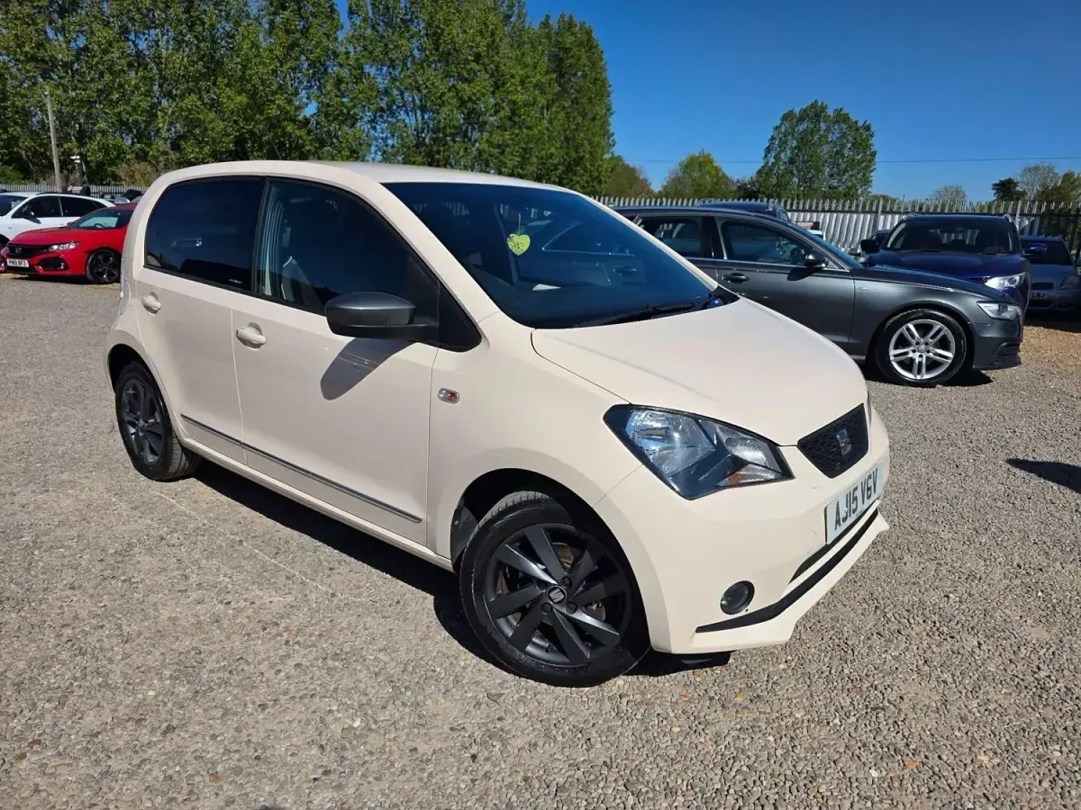 Usado Seat Mii 75 HP (55 kW) 2015 Bege Citadino