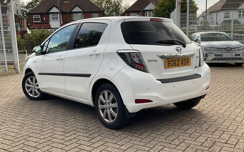 Used Toyota Yaris Hybrid T4 101 HP (74 kW) 2013 Hatchback