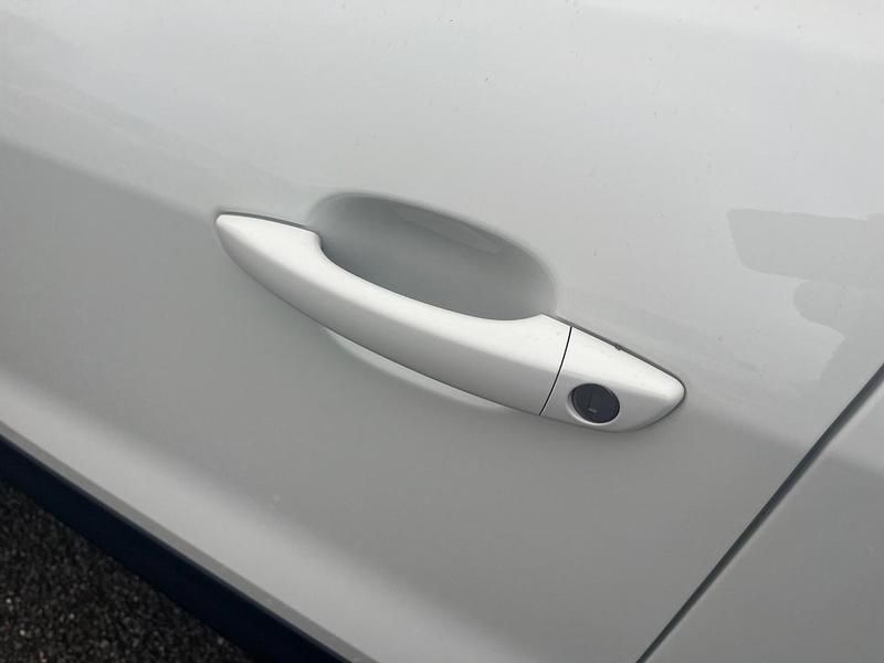 Used Jeep Avenger EV Summit 113 kW (154 HP) 2024 White SUV