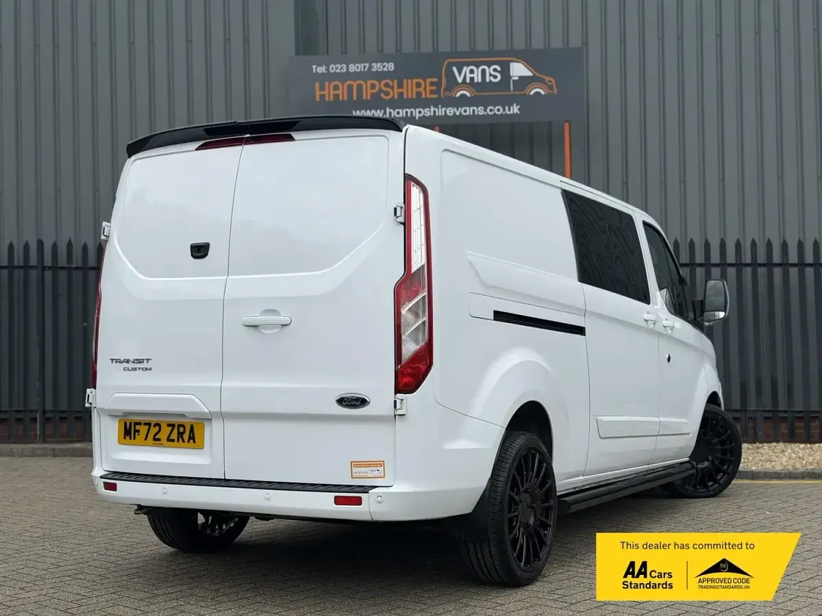 Used Ford Transit Custom Limited 130 HP (95 kW) 2022 White Van