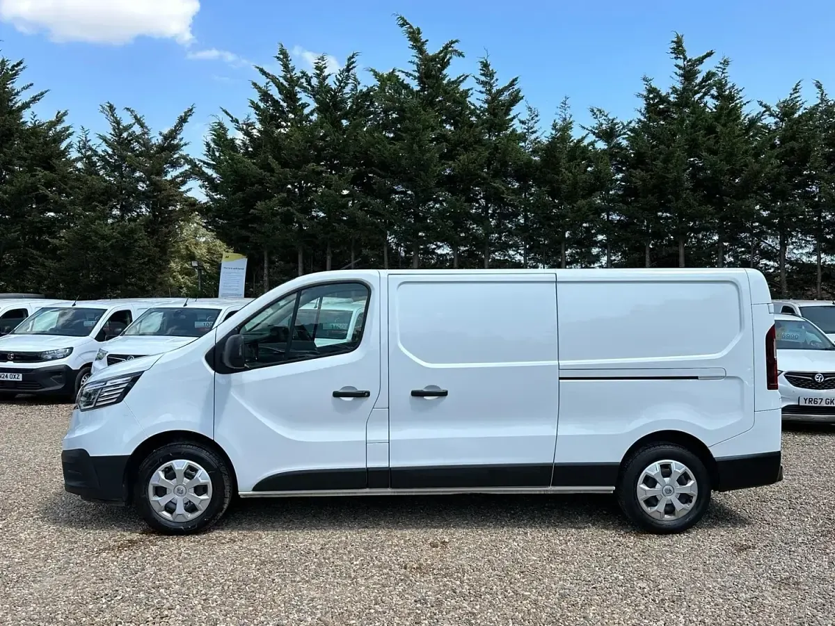 Used Renault Trafic 2023 White MPV