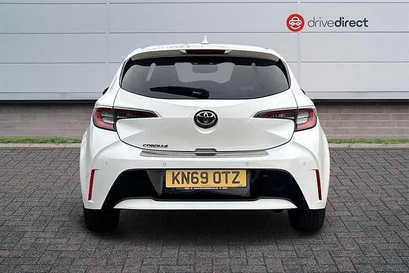 Used Toyota Corolla Design 116 HP (85 kW) 2019 White Hatchback