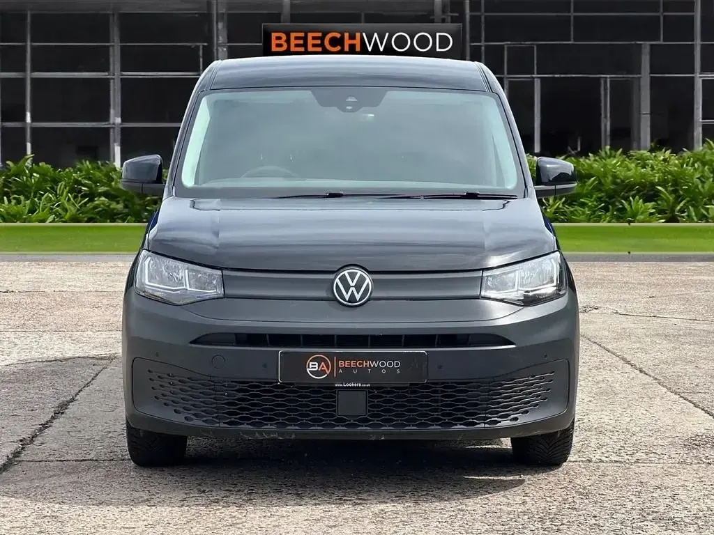 Usado VW Caddy 102 HP (75 kW) 2021 Preto Monovolume