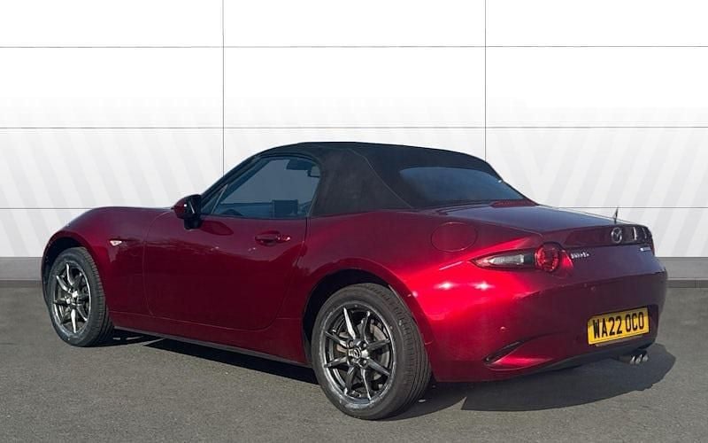 Käytetty Mazda MX5 Inclusive 132 HP (97 kW) 2022 Punainen Avoauto