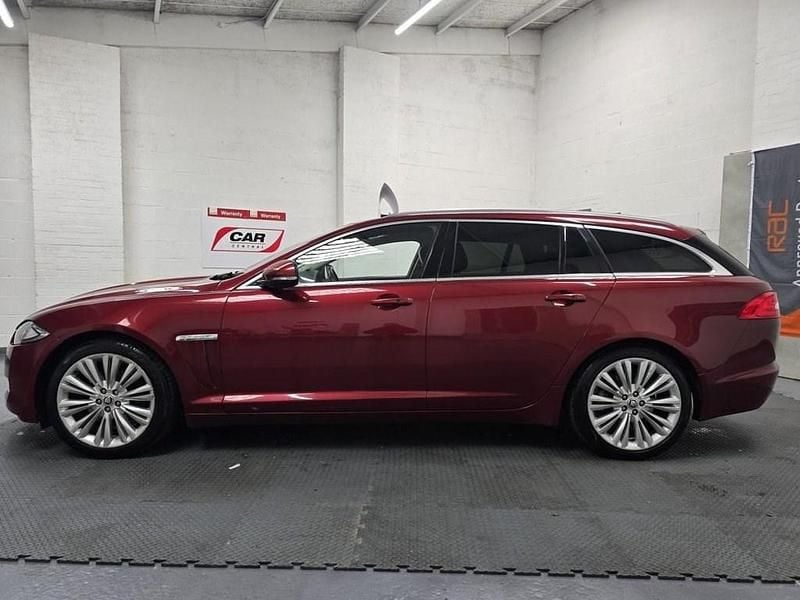 Used Jaguar XF Sportbrake Portfolio 200 HP (147 kW) 2013 Red Estate