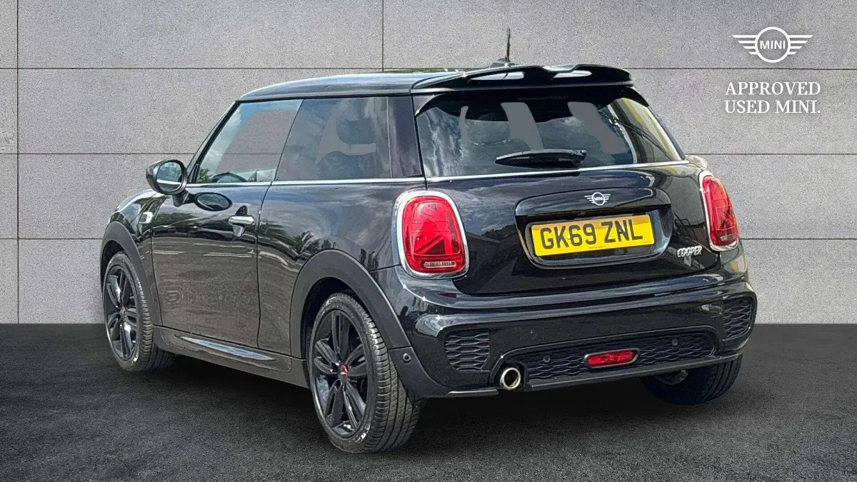 Usado Mini Cooper Hatch 134 CV (98 kW) 2019 Negro Utilitario