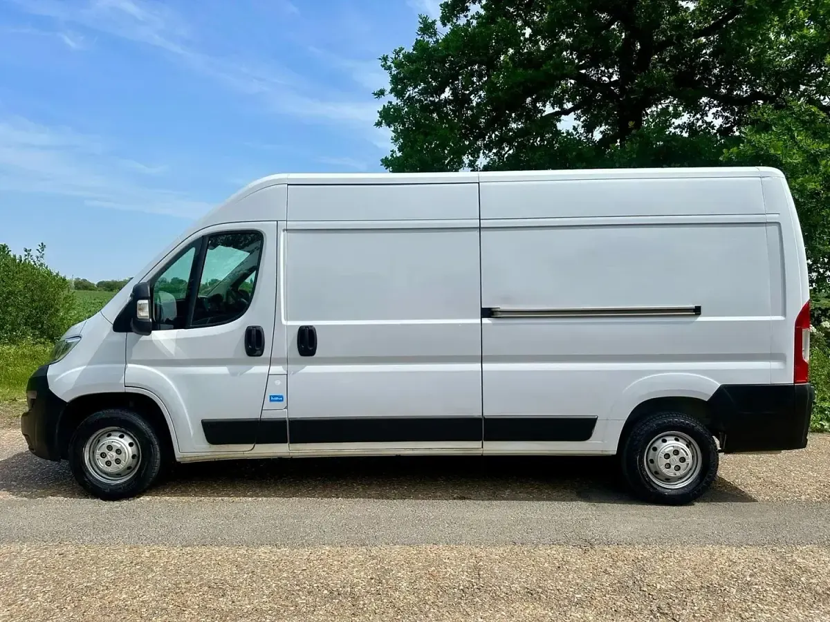 Used Citroën Relay 140 HP (102 kW) 2023 White Van