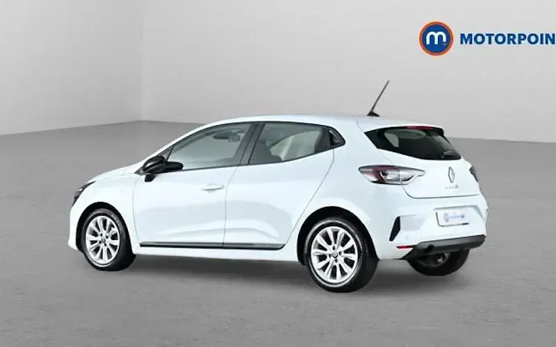 Used Renault Clio Evolution 90 HP (66 kW) 2024 White Hatchback
