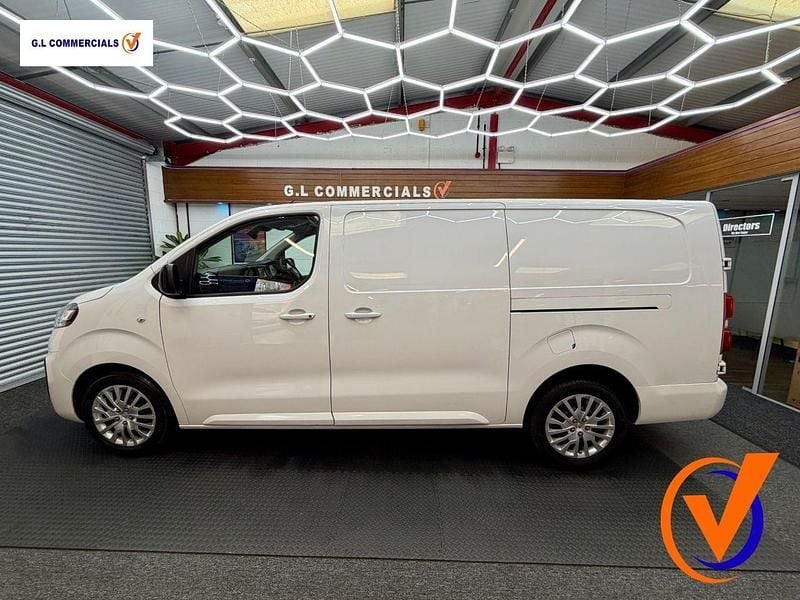 Used Vauxhall Vivaro S 100 HP (73 kW) 2024 White MPV