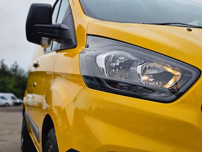 Usado Ford Transit Custom S 130 HP (95 kW) 2022 Amarelo Van