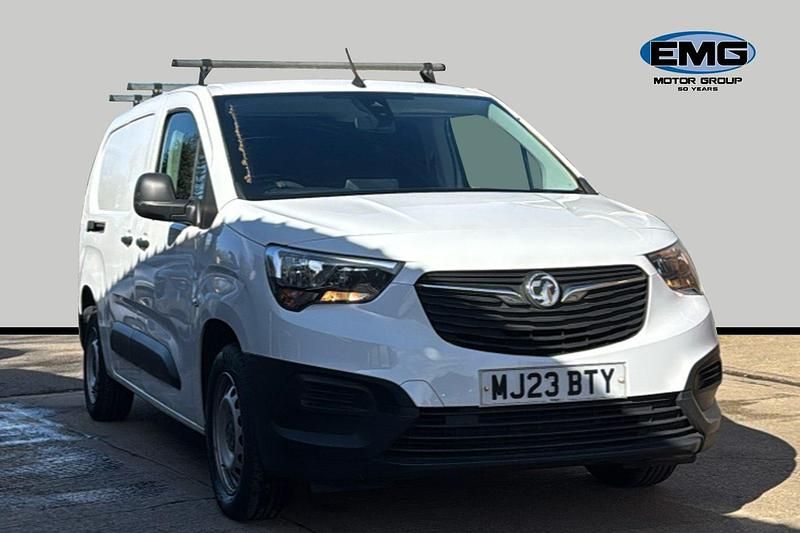 Used Vauxhall Combo S 100 HP (73 kW) 2023 White MPV