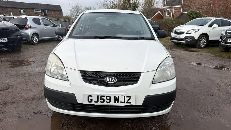 Used Kia Rio 95 HP (69 kW) 2009 White Hatchback