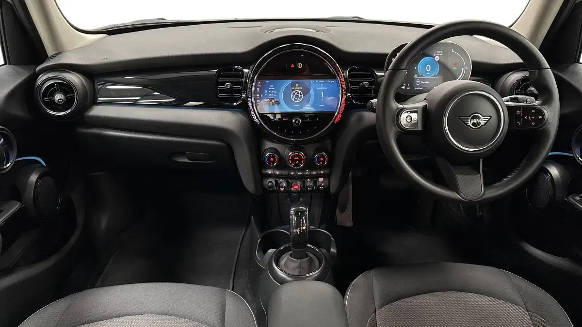 Used Mini Cooper Classic 134 HP (98 kW) 2023 Silver Hatchback