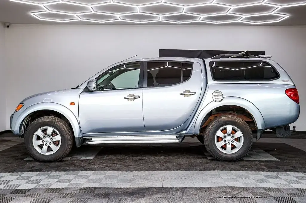 Used Mitsubishi L200 134 HP (98 kW) 2009 Silver Pickup