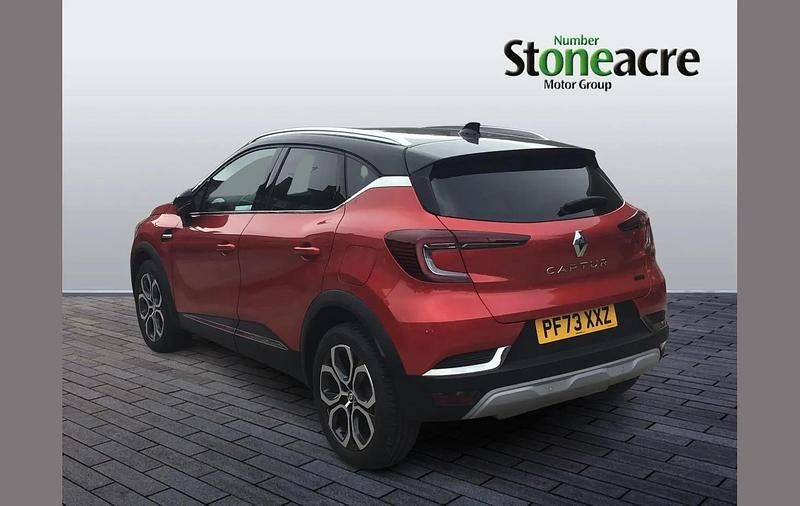 Used Renault Captur Techno 158 HP (116 kW) 2023 Red/black SUV