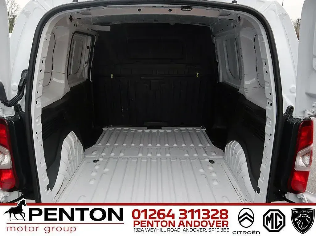 Used Citroën Berlingo 100 HP (73 kW) 2023 White MPV