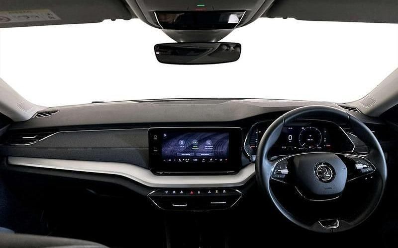 Used Skoda Octavia SE L 204 HP (150 kW) 2021 White Hatchback