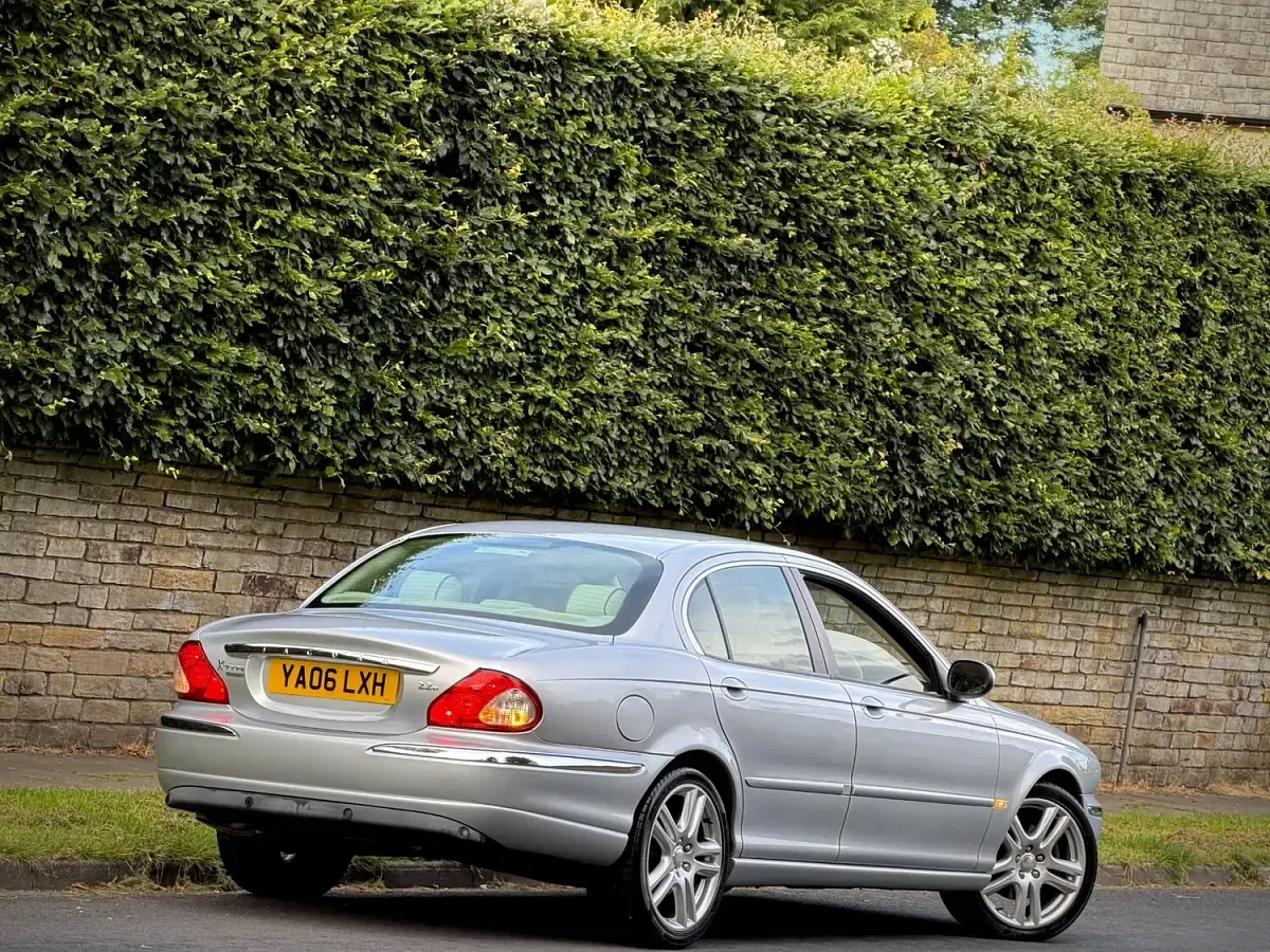 Used Jaguar X-type SE 155 HP (114 kW) 2006 Silver Sedan